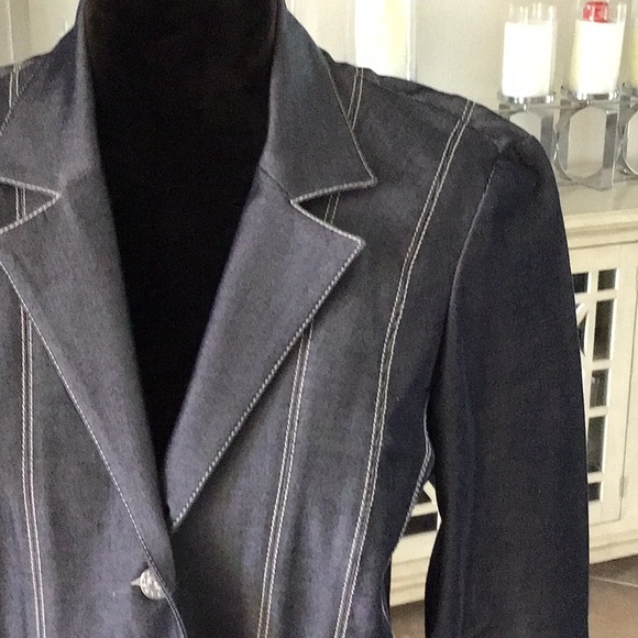 Kenzo Jeans vintage blazer, see closeup of small hole on back, size 44 - Picture 2 of 11